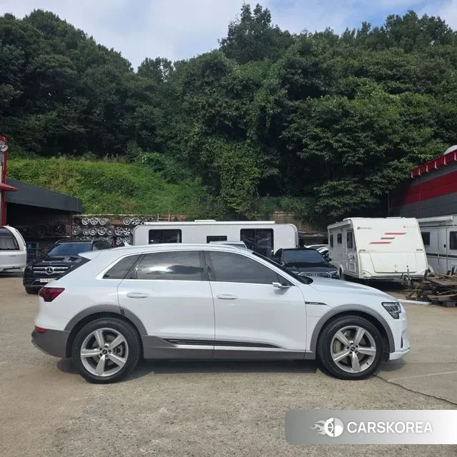 Audi e-Tron id 3205796 из Кореи 13