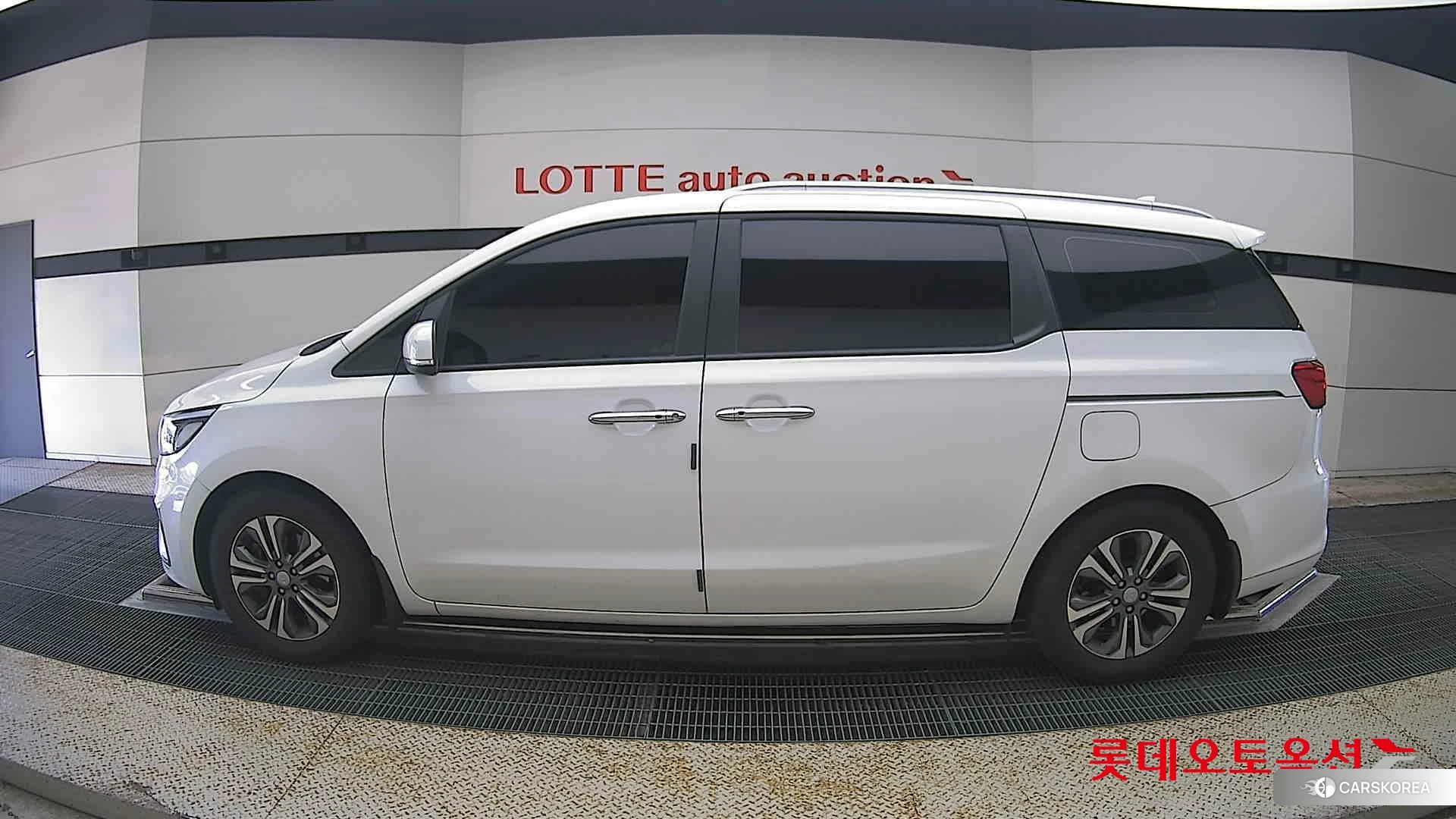 Kia Carnival id 4679356 из Кореи 34