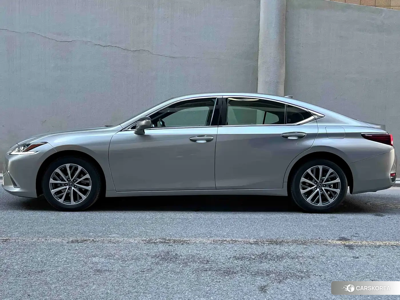 Lexus ES id 4628284 из Китая 21