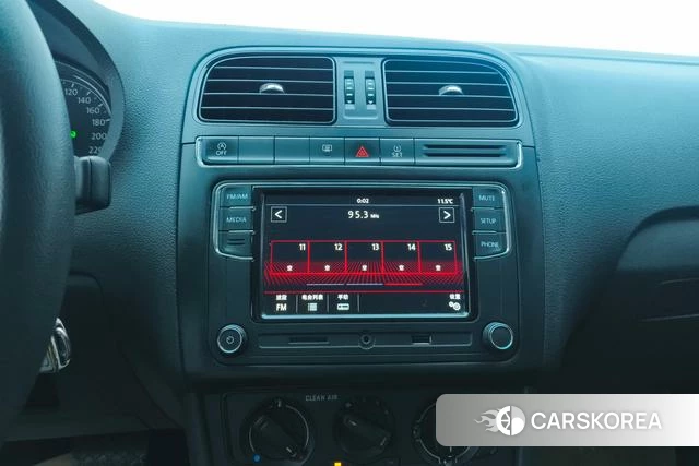 Volkswagen Polo id 4236802 из Китая 14