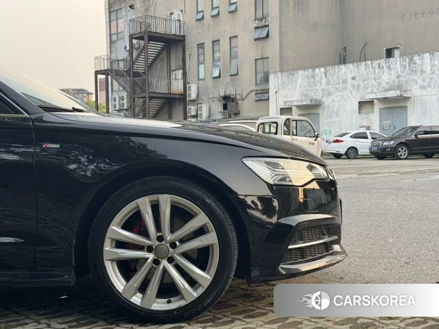 Audi A6L id 3890619 из Китая 9
