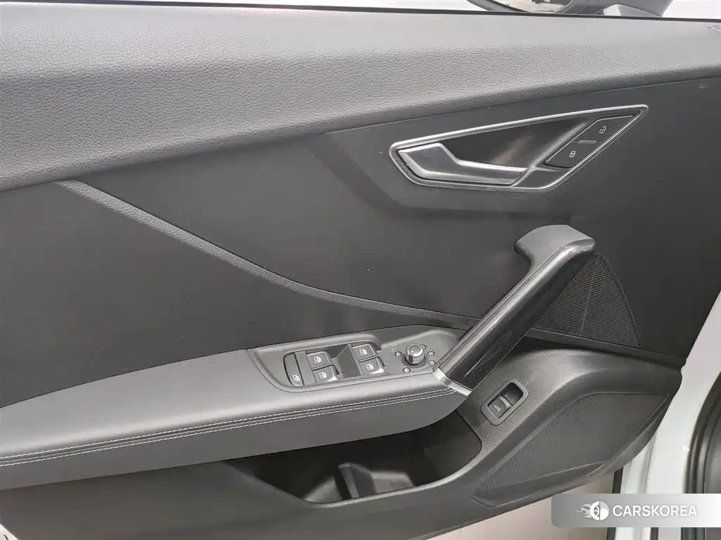 Audi Q2L id 4583603 из Китая 27