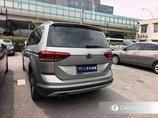 Volkswagen Touran L id 4276248 из Китая 18