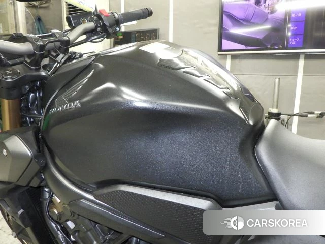 Проданный Honda CB650R id 3997936 из Японии, фото 21