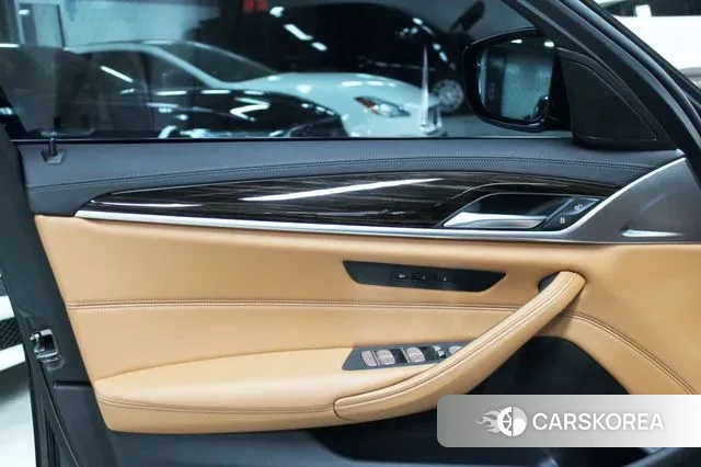 BMW 5 Series (G30) id 3572812 из Кореи 17