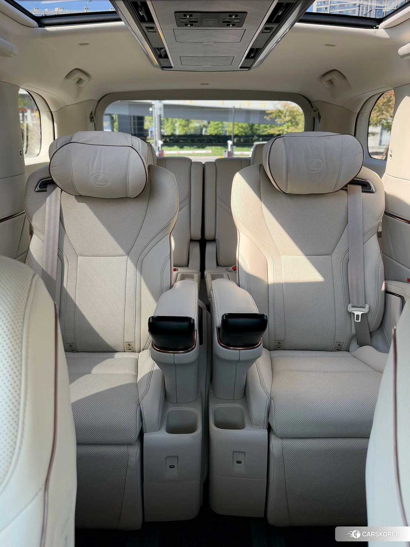 Lexus LM id 4452645 из Китая 23