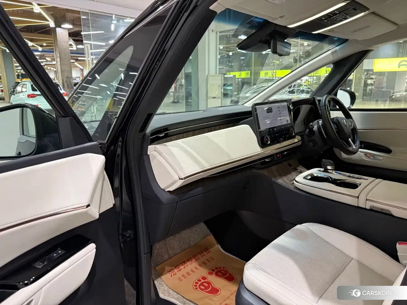 Lexus LM id 4606907 из Китая 10