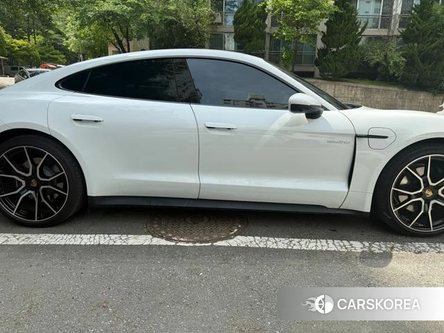 Porsche Taycan id 4302080 из Кореи 17