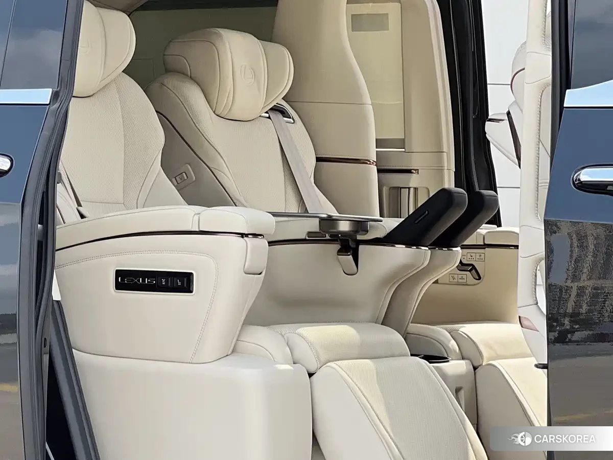 Lexus LM id 4600514 из Китая 23