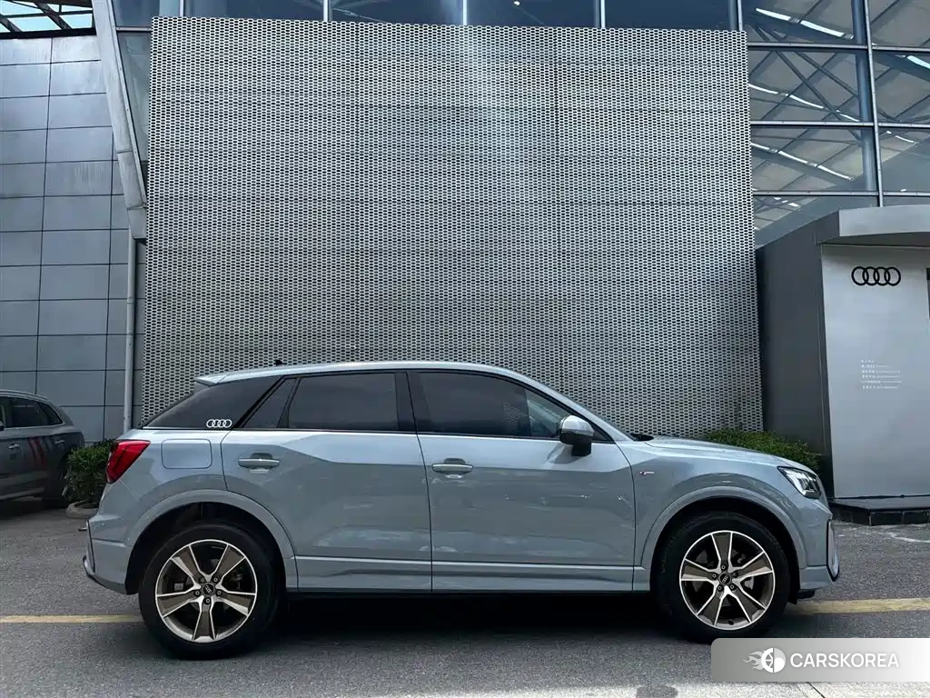 Audi Q2L id 4583623 из Китая 19