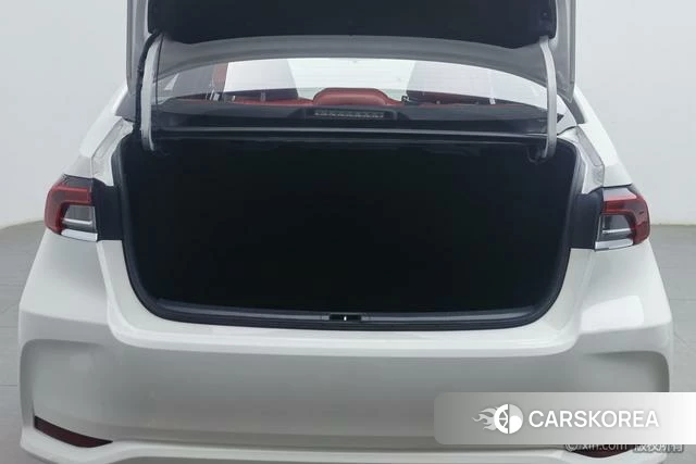 Toyota Corolla id 4290784 из Китая 21