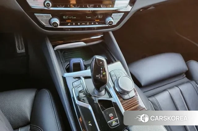 BMW 5 Series (G30) id 3499165 из Кореи 7