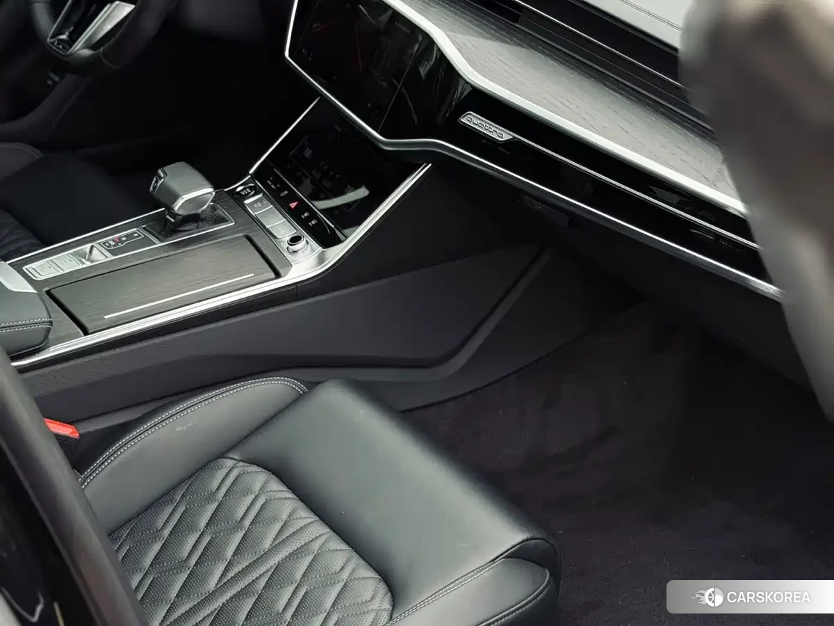Audi A6L id 4559830 из Китая 15