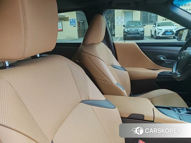 Lexus ES id 4261325 из Китая 10
