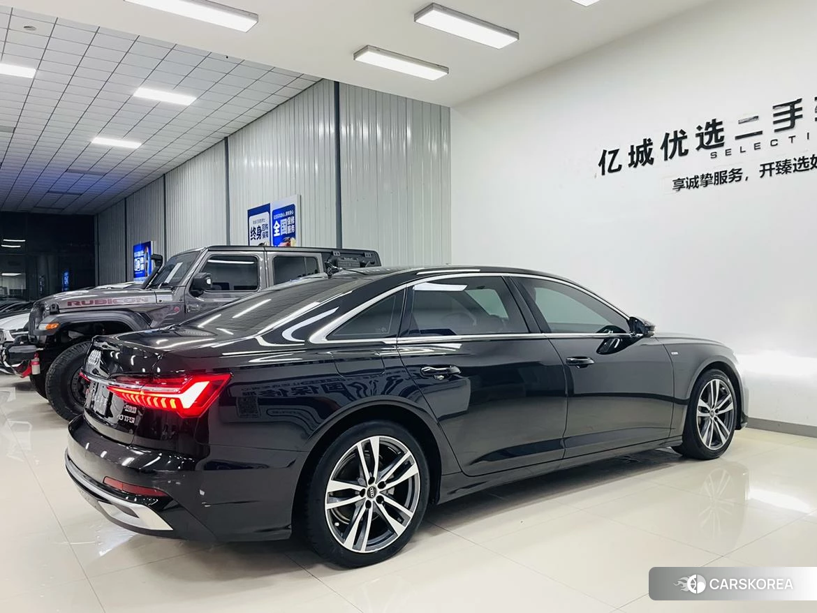 Audi A6L id 4492764 из Китая 11