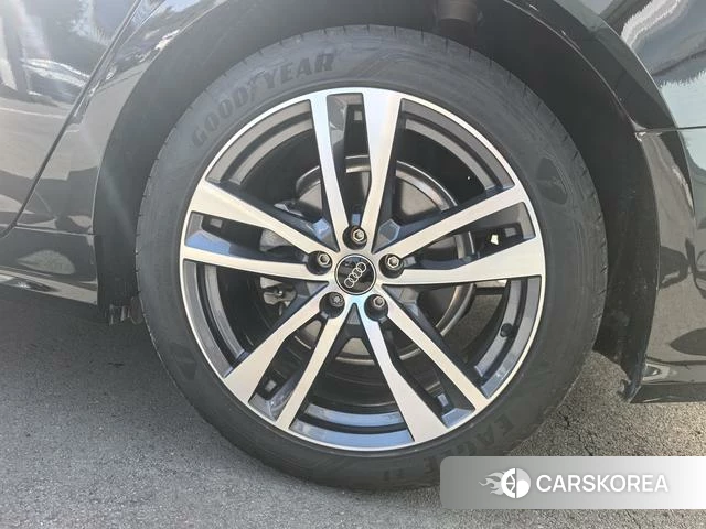Audi A6L id 4260909 из Китая 11