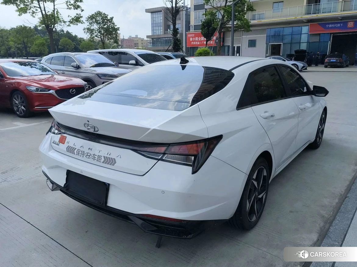 Hyundai Elantra 2022 Белый из Китая, фото 6