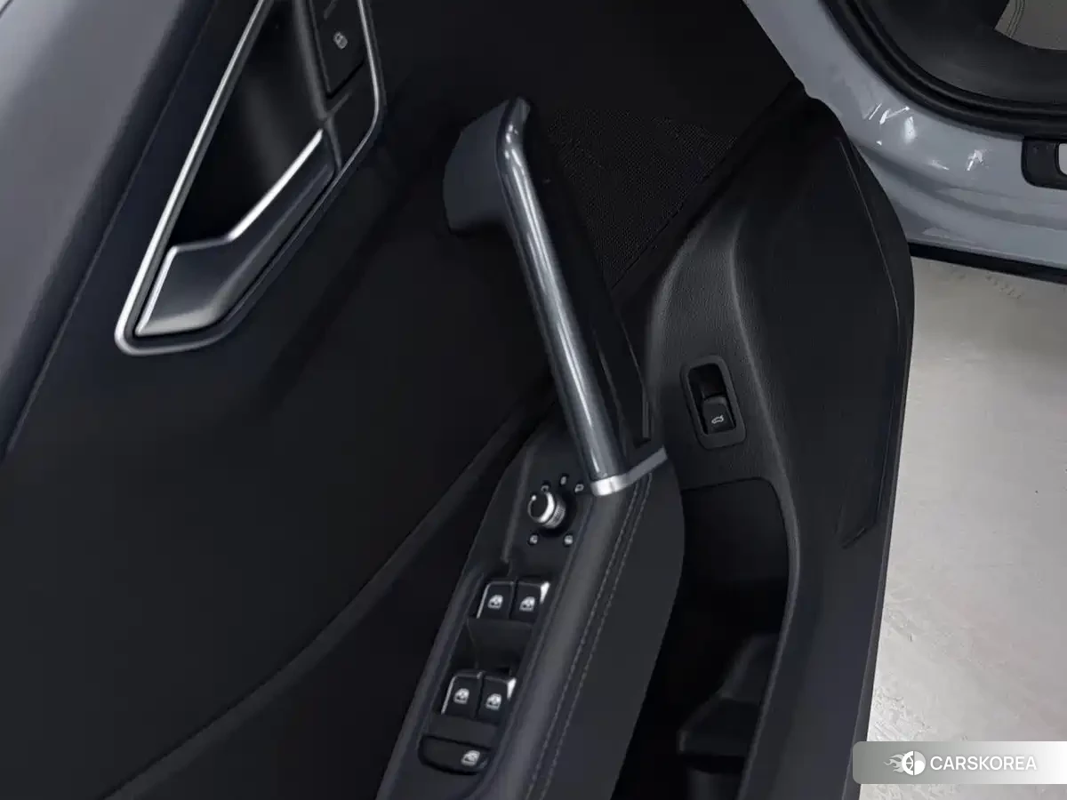 Audi Q2L id 4655261 из Китая 17