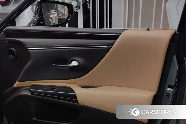 Lexus ES id 4279272 из Китая 19