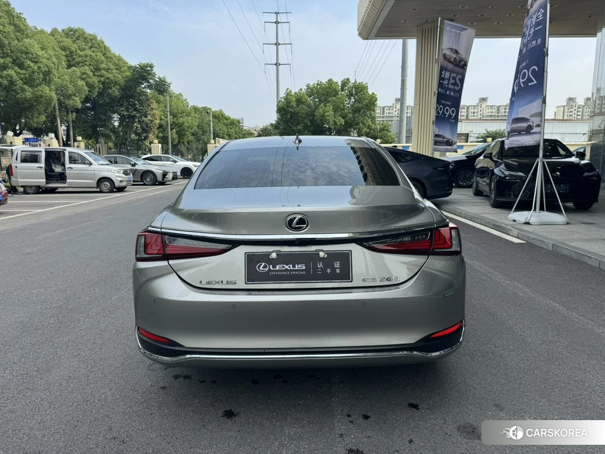 Lexus ES id 4473382 из Китая 15