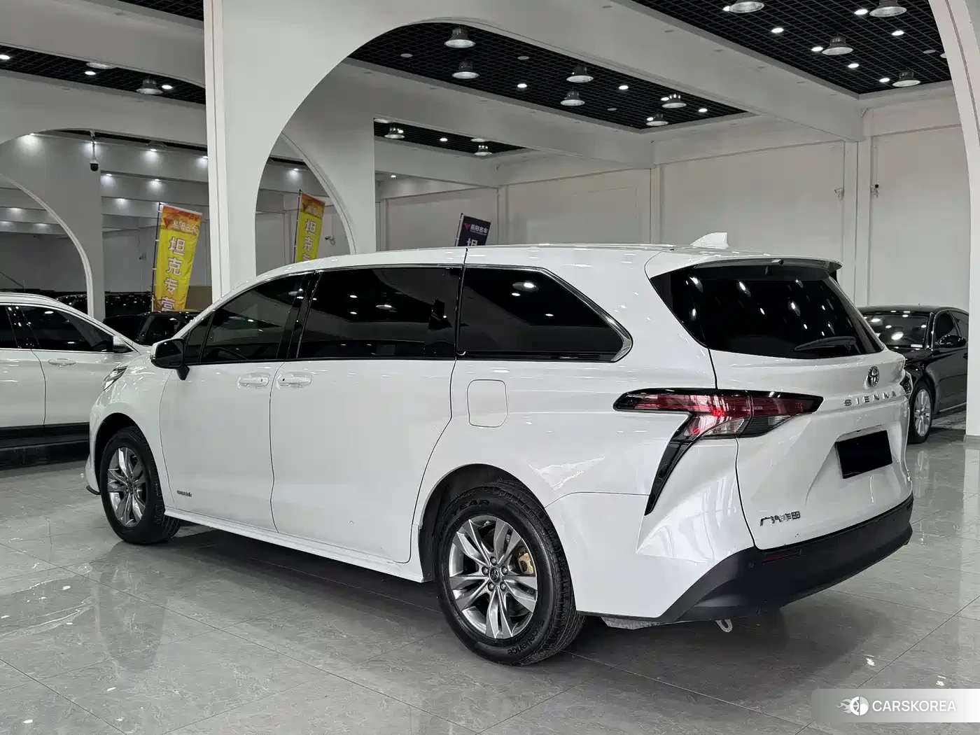Toyota Sienna id 4548051 из Китая 7