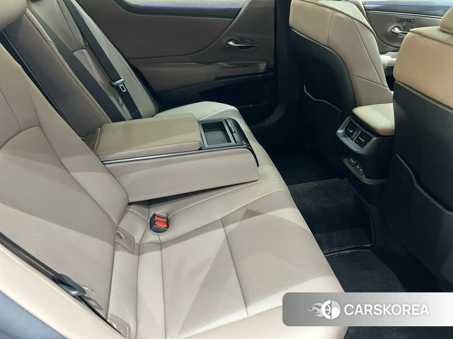 Lexus ES id 3939457 из Китая 17