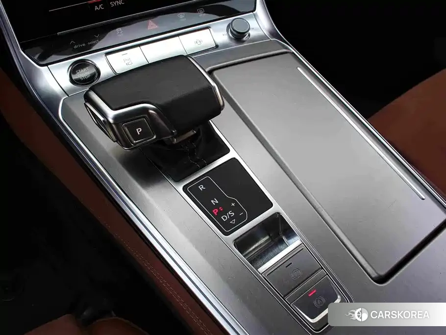 Audi A7L id 4659771 из Китая 15