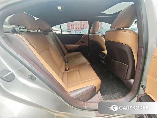 Lexus ES id 4335191 из Китая 15
