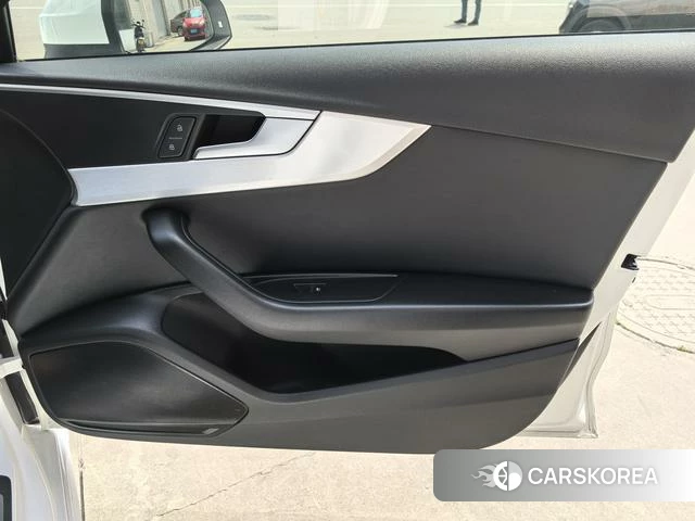 Audi A4L id 4215082 из Китая 19