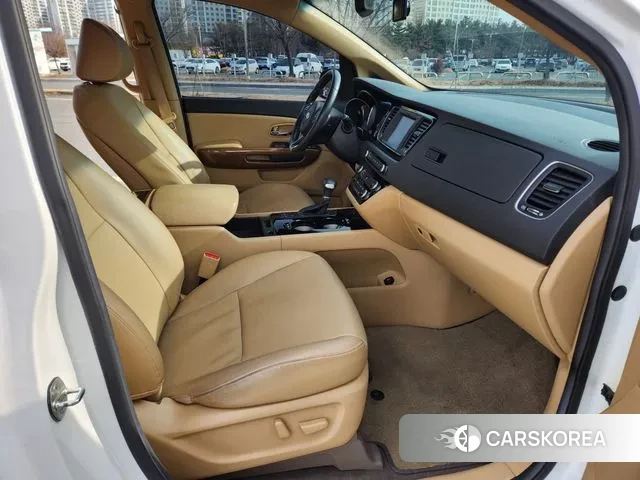 Kia All New Carnival id 3641816 из Кореи 17