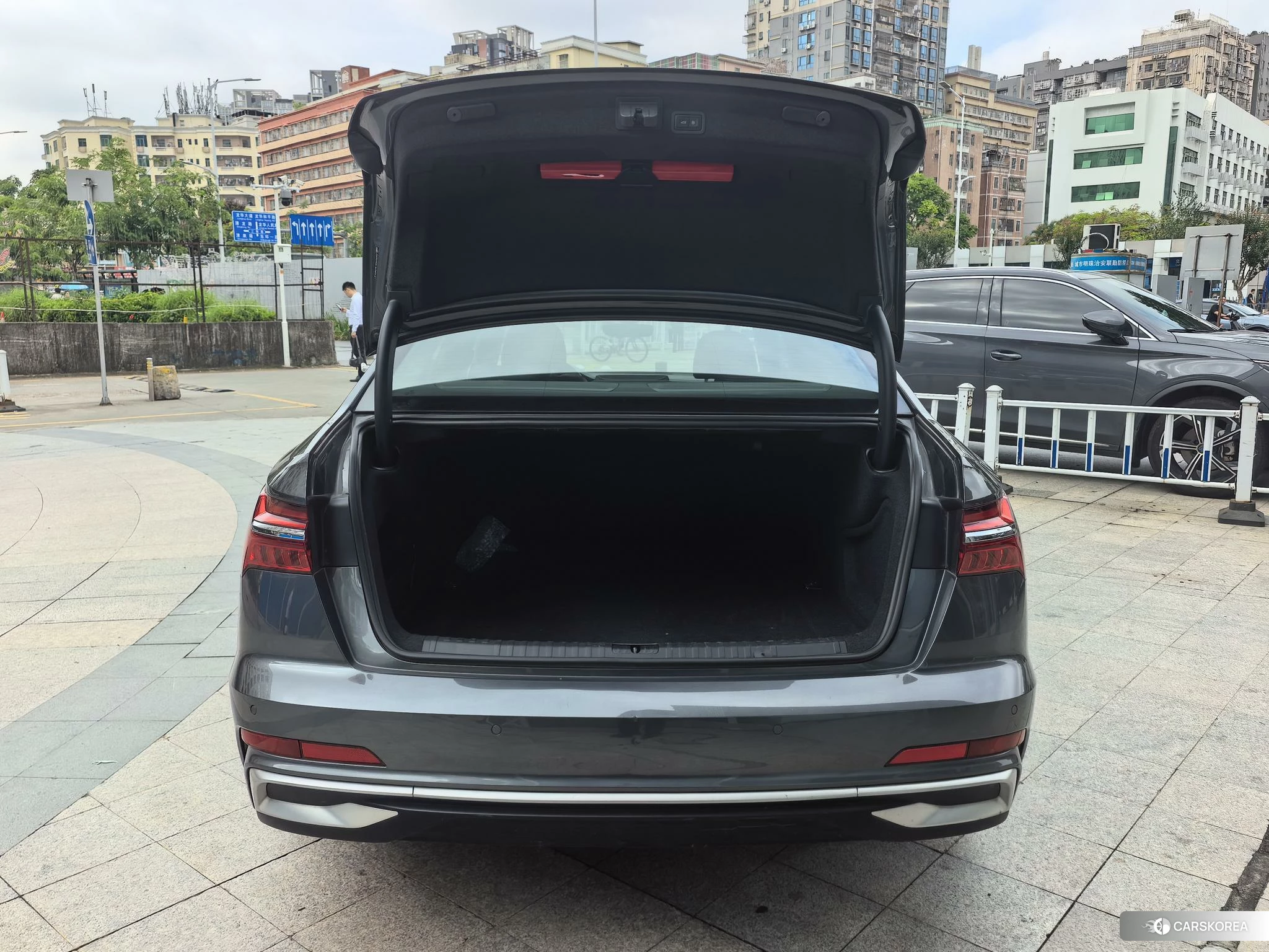 Audi A6L id 4454432 из Китая 19