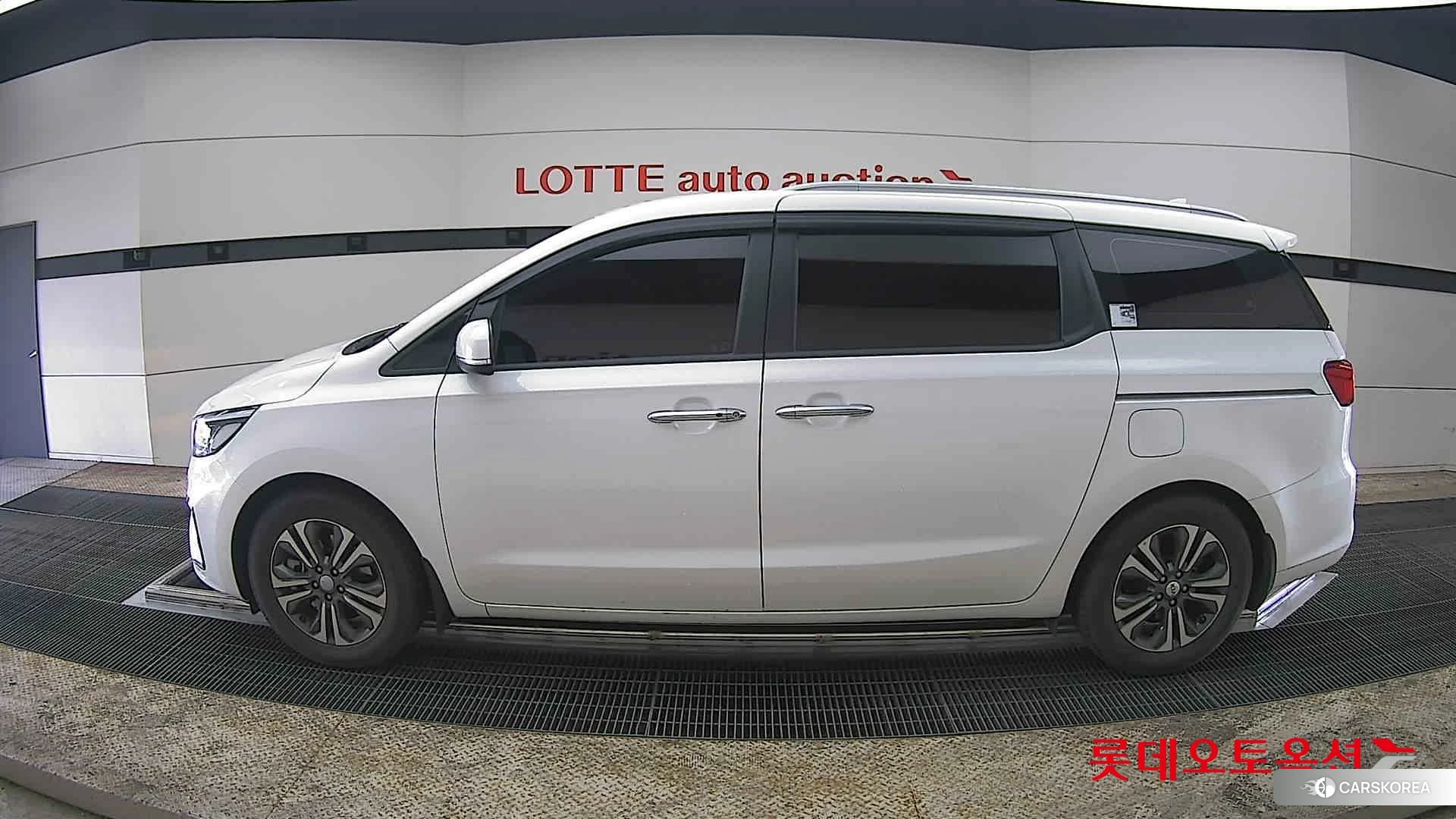 Kia Carnival id 3869441 из Кореи 35