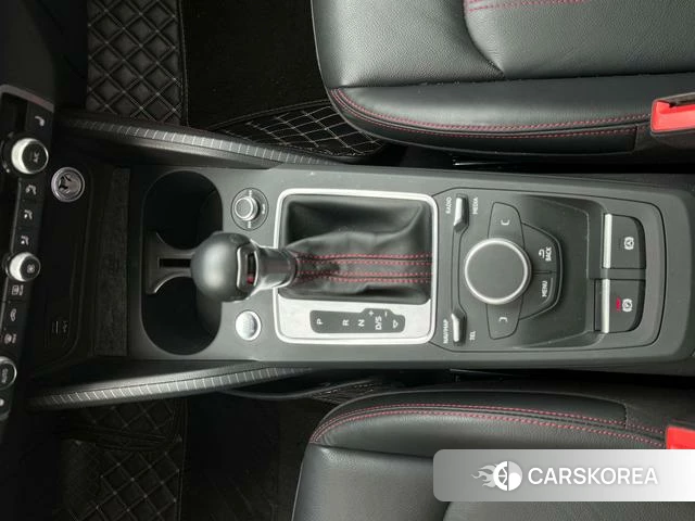 Audi Q2L id 4262121 из Китая 18
