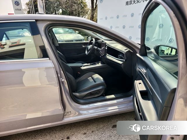 Volkswagen Passat id 4273093 из Китая 7
