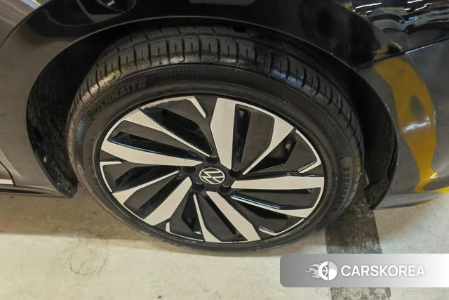 Volkswagen Passat id 4279004 из Китая 13