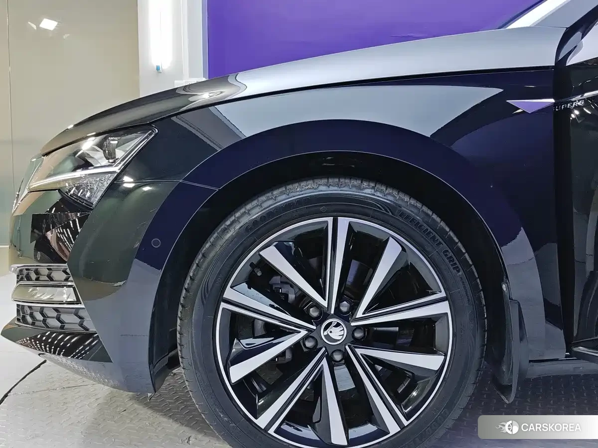 Skoda Superb id 4679563 из Китая 12