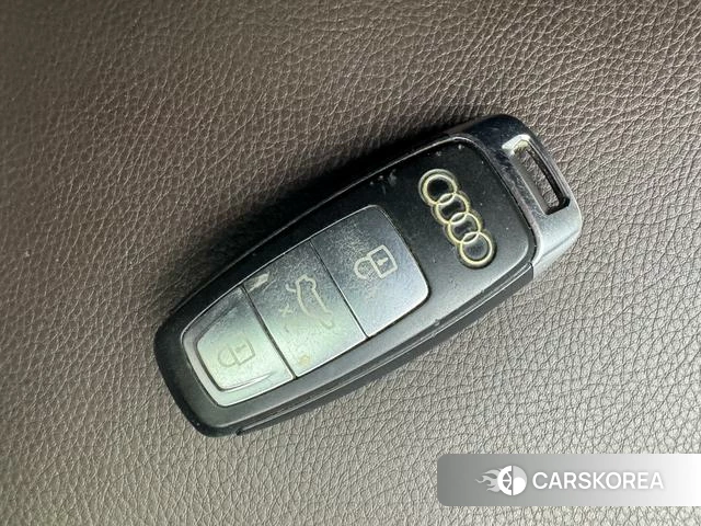 Audi A6L id 4255936 из Китая 25