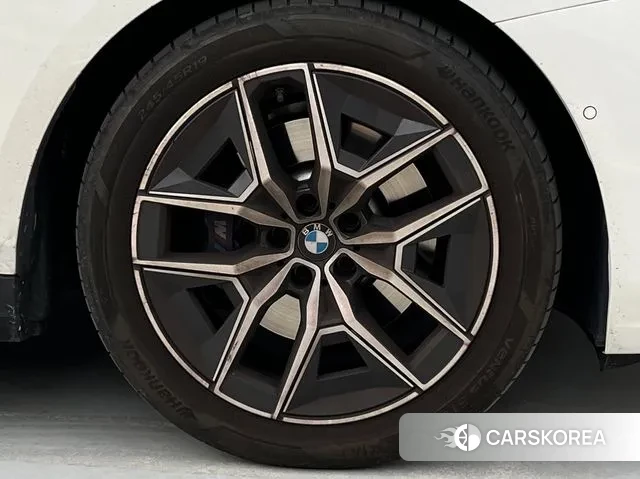 BMW 5 Series (G60) id 3599859 из Кореи 9