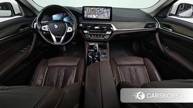 BMW 5 Series (G30) id 3843142 из Кореи 17