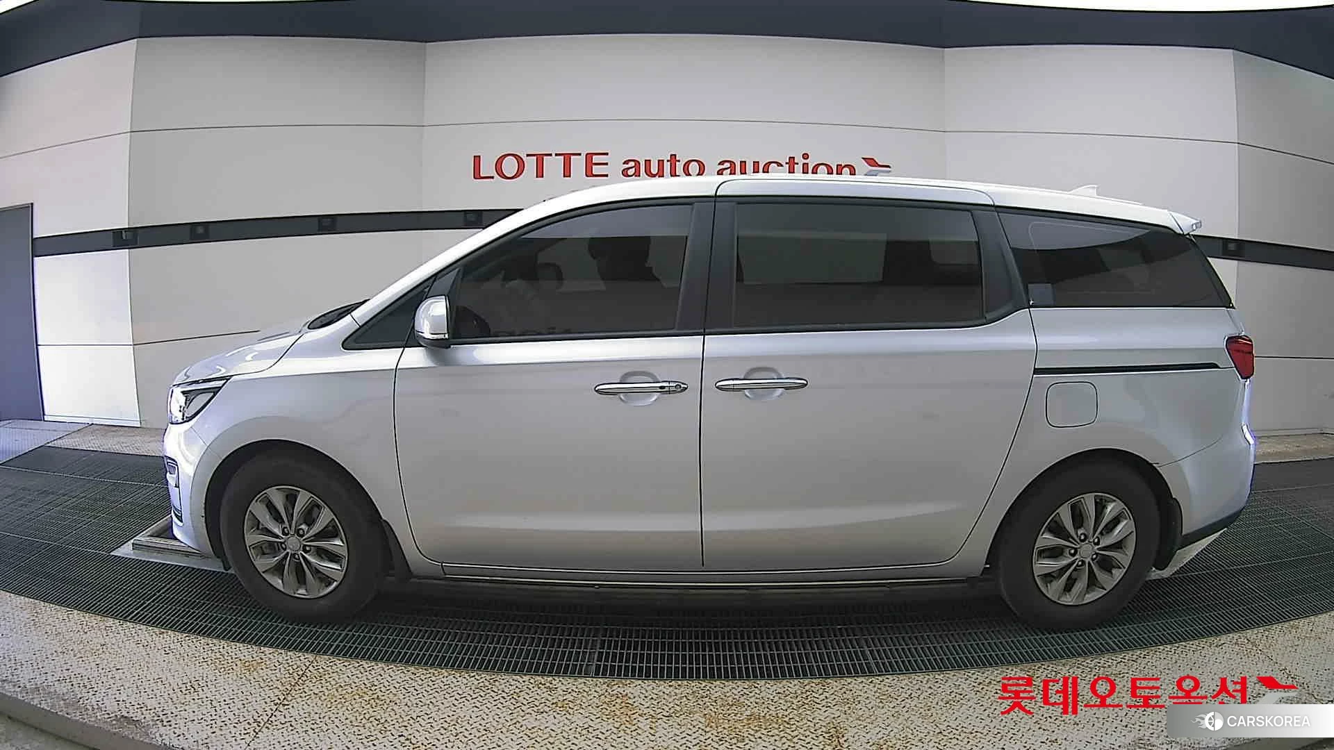 Kia Carnival id 4296870 из Кореи 35