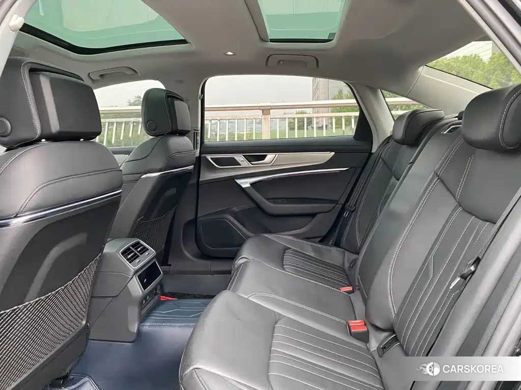 Audi A6L id 4655213 из Китая 7