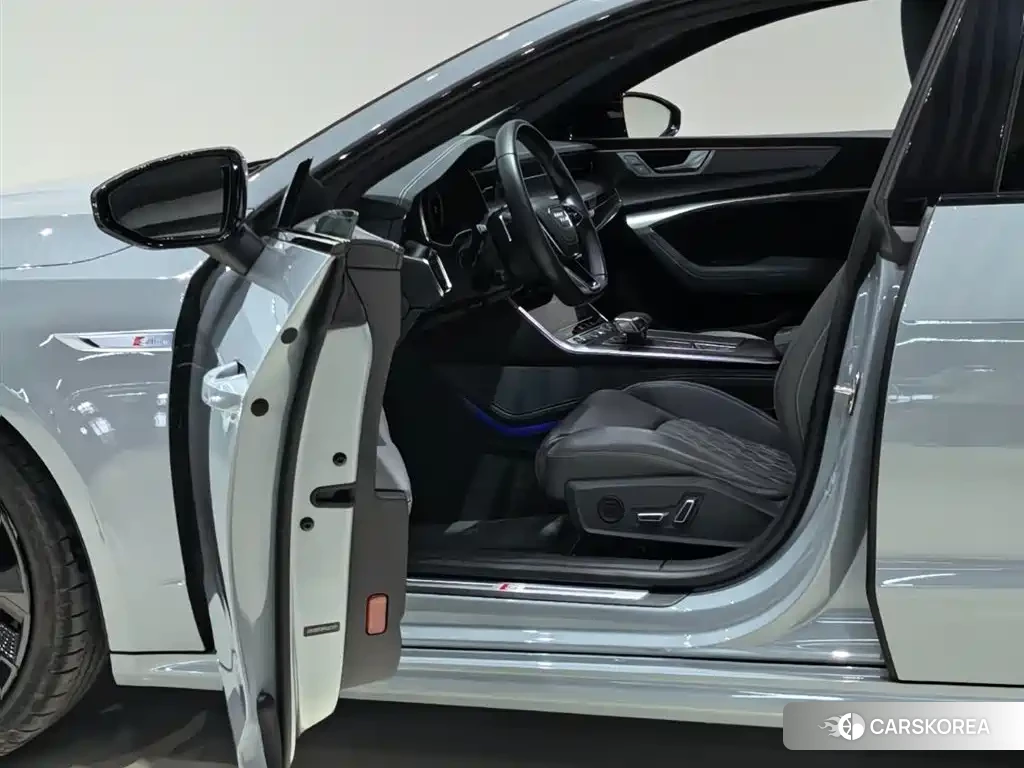 Audi A7L id 4601859 из Китая 18
