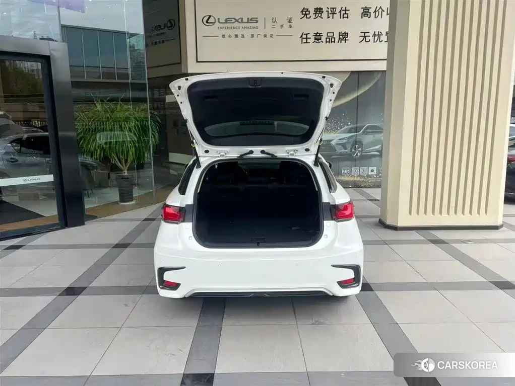 Lexus CT id 4680786 из Китая 7