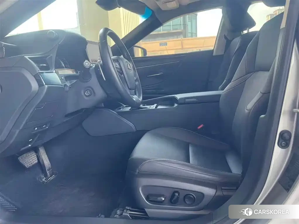 Lexus ES id 4565384 из Китая 7