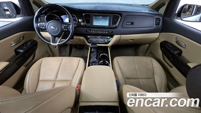 Kia The New Carnival id 2479388 из Кореи 17