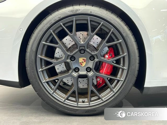 Porsche 911(992) id 4359902 из Кореи 17