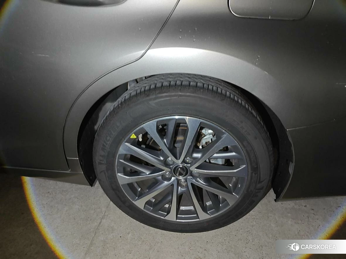 Lexus ES id 4461944 из Китая 18