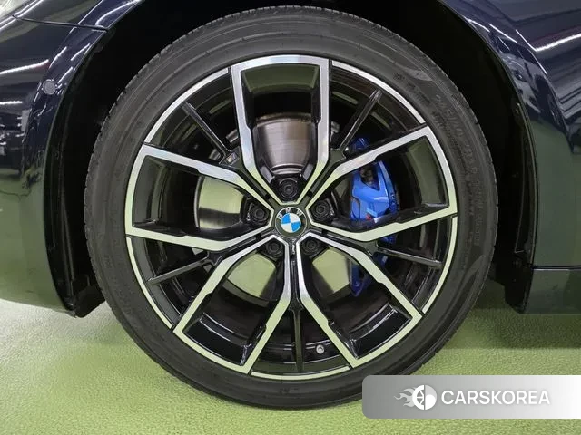 BMW 5 Series (G30) id 3665138 из Кореи 17