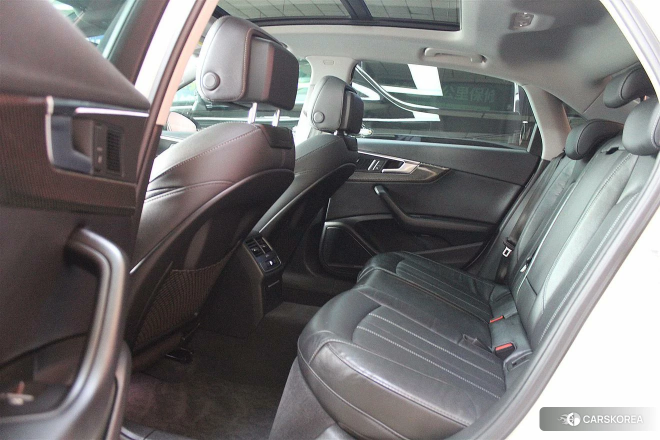 Audi A4L id 4505001 из Китая 16
