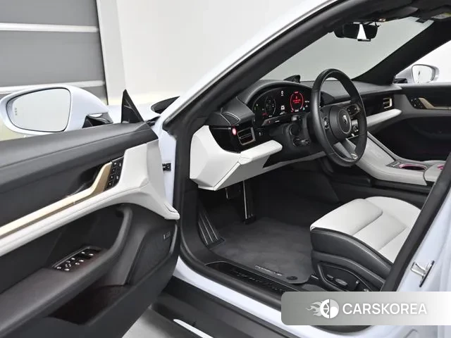 Porsche Taycan id 3353361 из Кореи 17